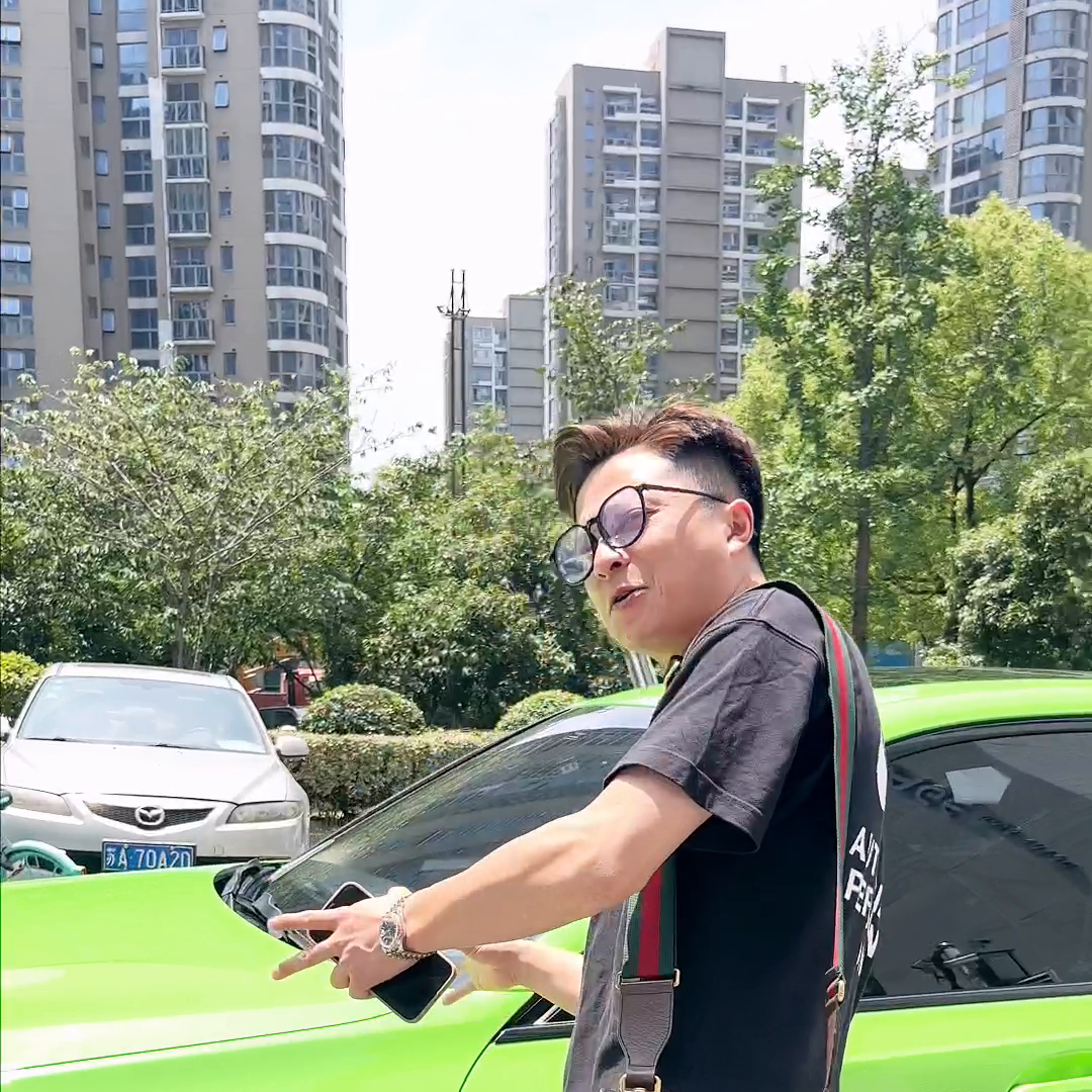 二手劳力士绿水鬼手表多少钱一块