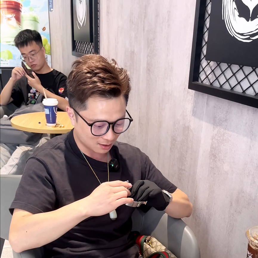 二手劳力士绿水鬼手表多少钱一块