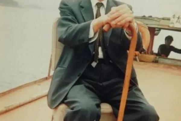 唐僧换衣服（唐僧换新装，取经路上惊艳众生）.