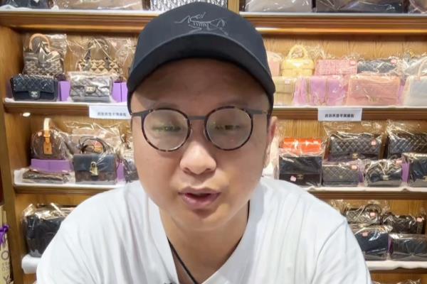 名牌包包回收上门（高价回收名牌包包，上门服务）.