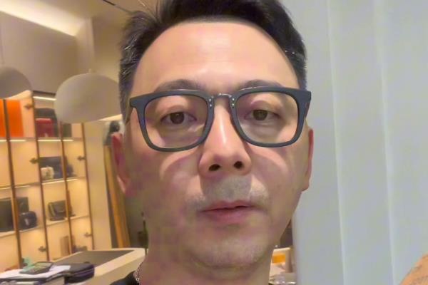 把自己的包送给别人好不好.