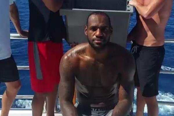nba官方正品沐浴露（NBA众星共同“沐浴冰桶”）.