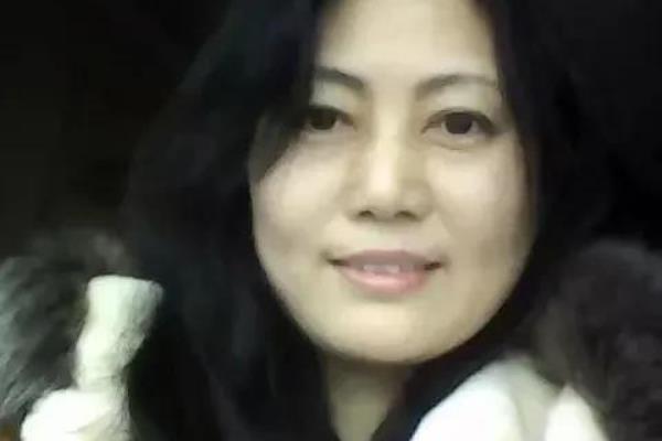 过时的皮衣怎么处理（如何让过时的皮衣焕发新活力）.