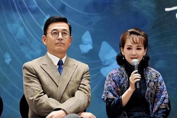 王志飞妻子旗袍穿搭图片（小15岁娇妻穿旗袍老气）.