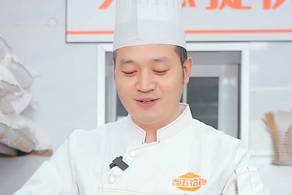 包包子手法慢动作教学（如何包出美味包子？慢动作教学演示）.