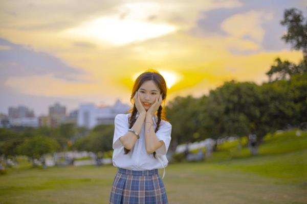 绿色草地配什么颜色好看（学好这些小技巧）.