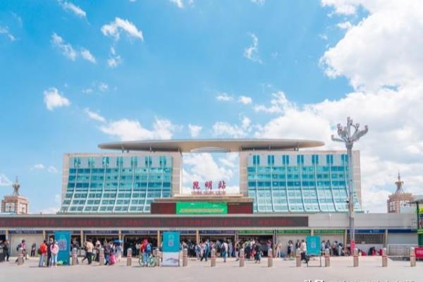 适合去云南旅游穿的衣服（云南旅游到底怎么穿衣服）.