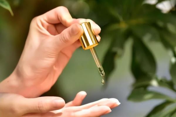 补水补油的护肤品比较好（分享5款口碑很好的“护肤油”）.