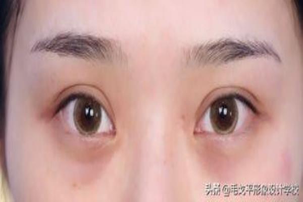 正确使用眼霜的步骤（这才是眼霜的正确涂法）.