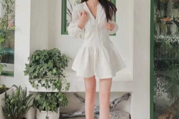 脸大适合什么风格的衣服（准洋气显脸小）.