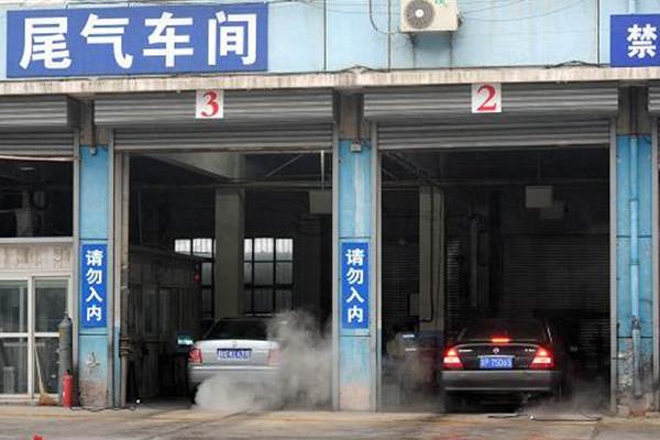 车被年检弄废了找谁负责（责任在谁怎么赔）.
