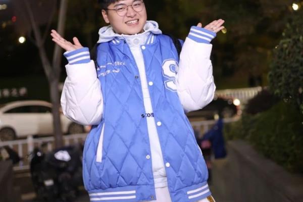 微胖男适合穿呢子大衣吗（微胖男生是个宝）.