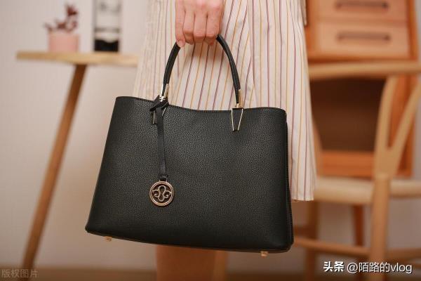 女包十大奢侈品牌排行榜（十大轻奢品牌女包标志）.