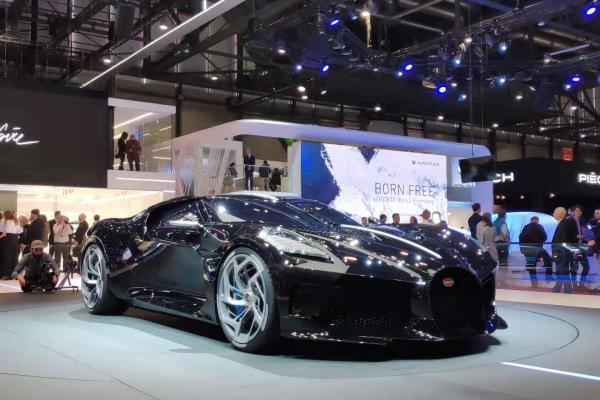 布加迪la voitary noire（Noire）.