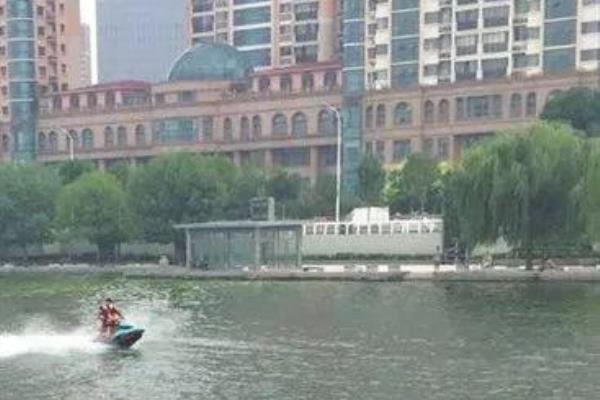 私家游艇能随便自己开吗（私入河道属违法）