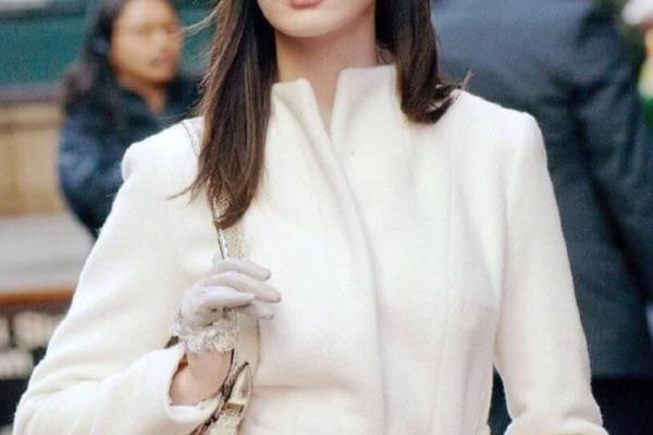 穿普拉达的女王的深层含义是什么.