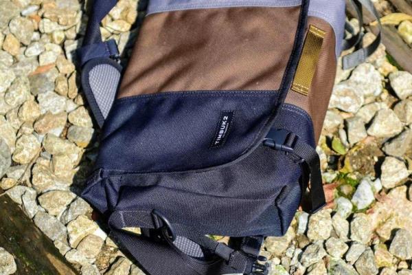 timbuk2邮差包固定带用法.