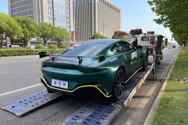 阿斯顿马丁v8和911怎么选择区别.