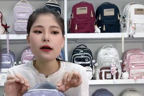 女初中生适合背什么样的书包.