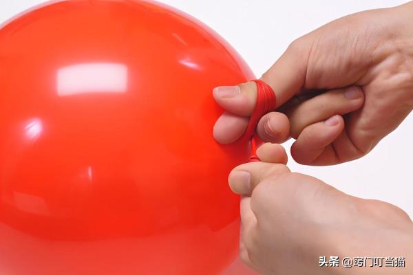气球杆子怎么绕气球.