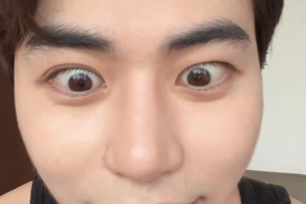 黑色运动包发白脏了怎么清洗妙招视频.