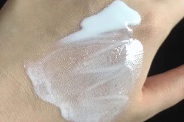 70岁老人用什么护肤品比较好.