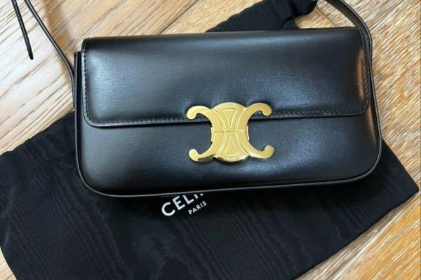 celine腋下包纯黑有大小吗.