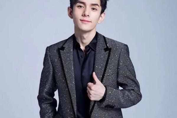 李嘉琪mcm唇釉什么时候直播的.