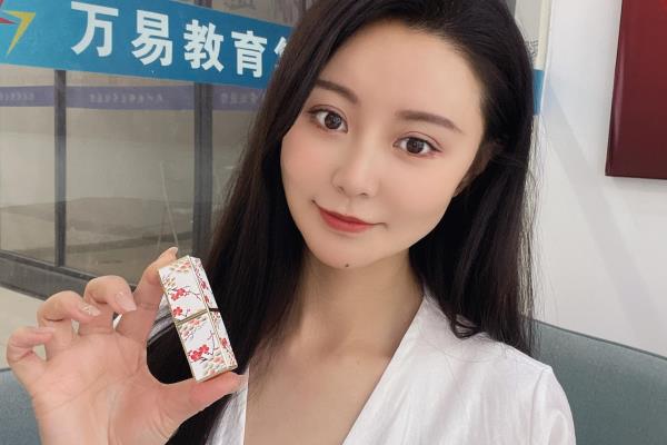 口红滋润效果比较好的是哪个品牌的.