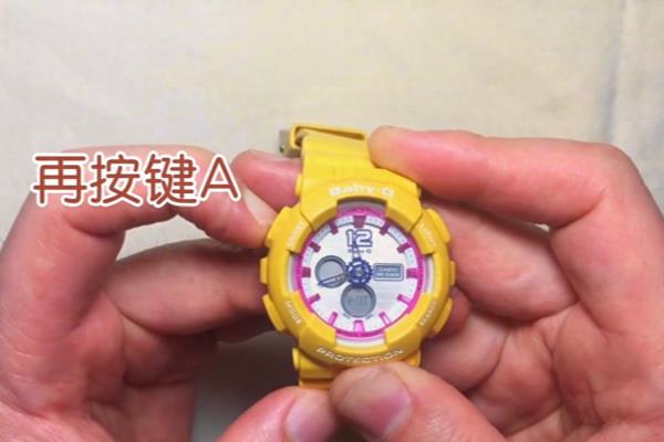 卡西欧黑金手表怎么调时间.