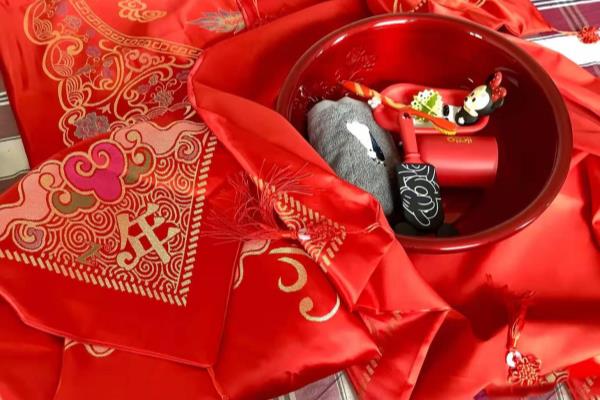 女方结婚包袱什么时候包合适