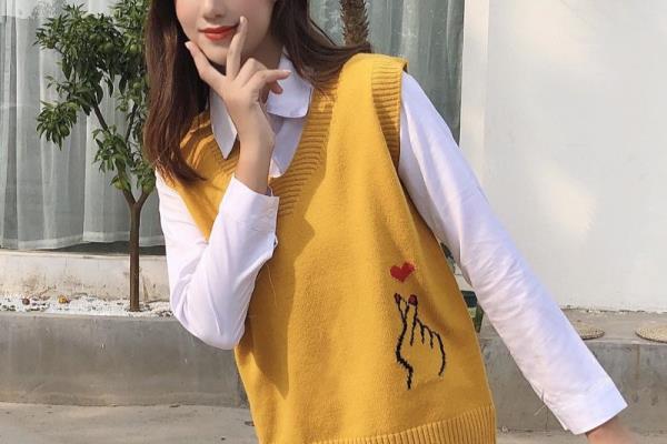 针织背心马甲搭配什么好看