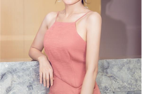 女人穿什么颜色显气质.
