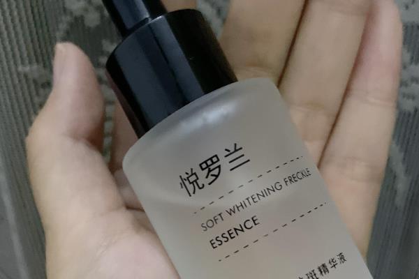 美白淡斑补水护肤品哪个好.