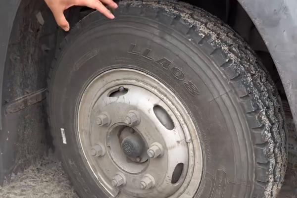 中国重汽4.2米高栏车价格.