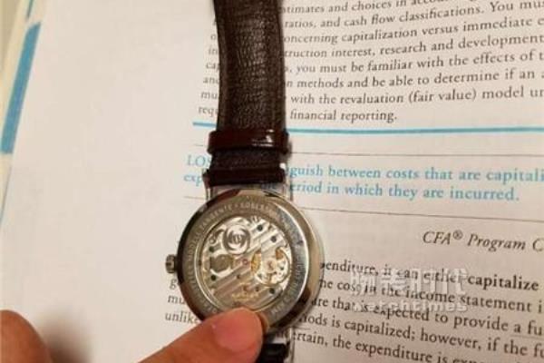 戴nomos手表的一般都什么人.