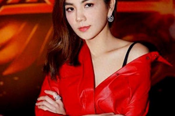 Ella 路易威登之前是什么关系.