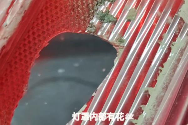 汽车尾灯灯罩破洞怎么修复.