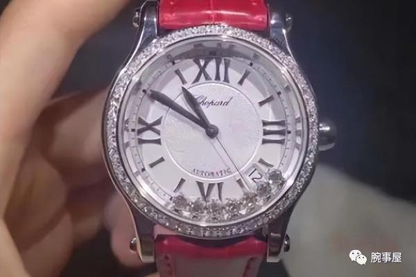 女人戴卡地亚还是萧邦的手表.