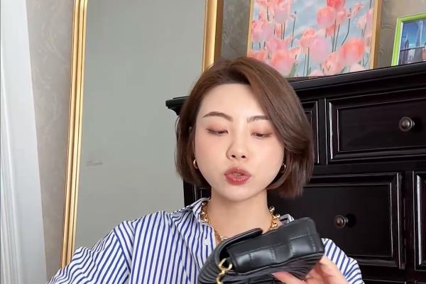 葆蝶家loop包如何调肩带长度.