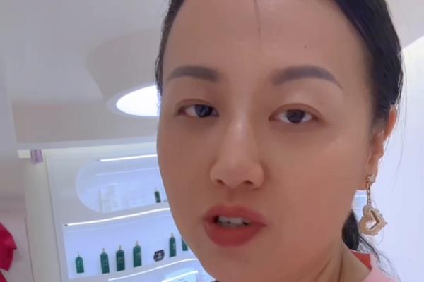 赫莲娜黑绷带擦完亮片需要卸妆吗.