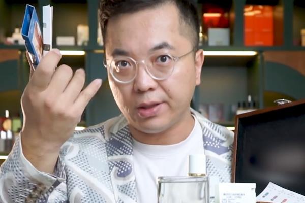 迪奥小样香水怎么分辨是不是正品.