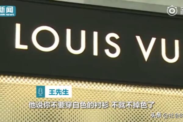 lv小盒子包黑色的护边掉漆.