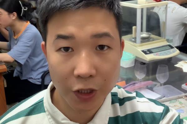 黄金手镯老凤祥和周大福哪个好.