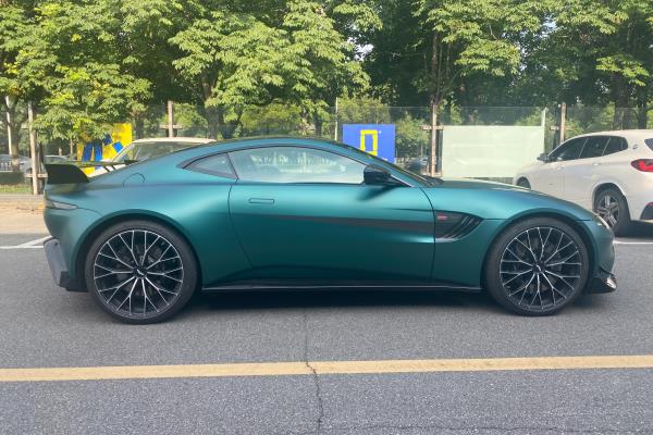 阿斯顿 马丁v8与保时捷911哪个更好