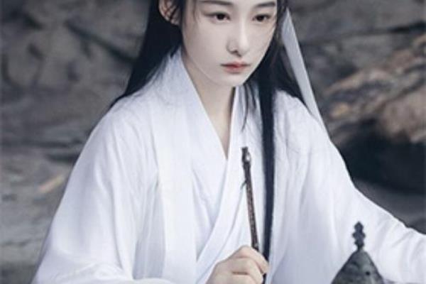 护肤品是玻璃瓶装好还是塑料瓶好?
