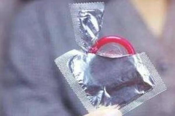 发现孩子书包有避孕套怎么办.