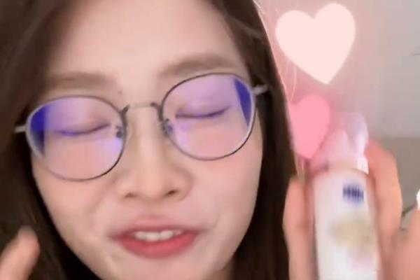 妮维雅美白精华瓶子里面长什么样.