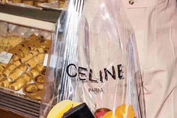 celine迷你购物袋袋子怎么上.