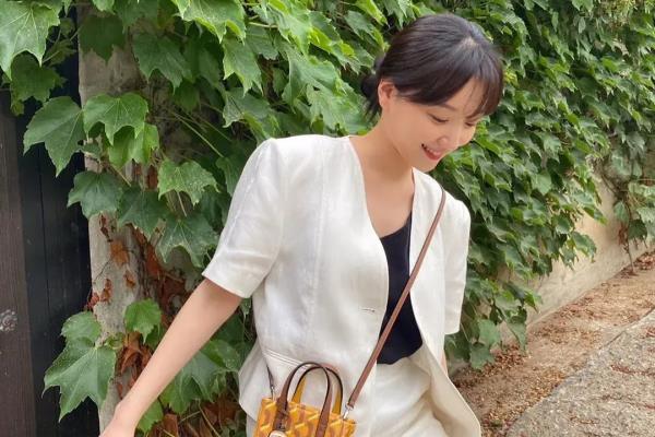 celine托特包小的有磁扣嘛.